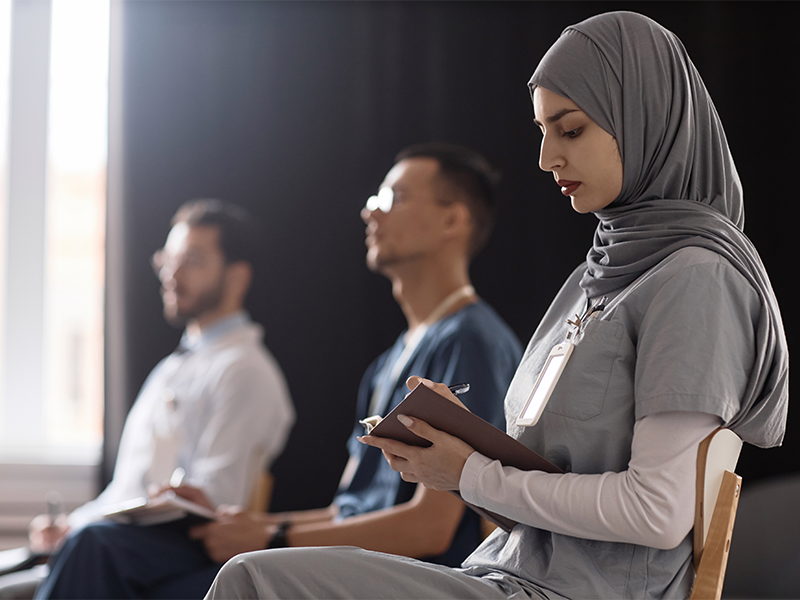 Manevi Danışmanlık Nedir? Psikolojik Destekten Farkı ve Neden Önemlidir?